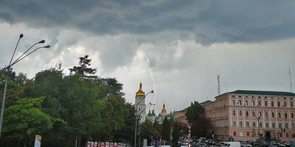 Осінь вже близько: погода на вихідні від синоптика