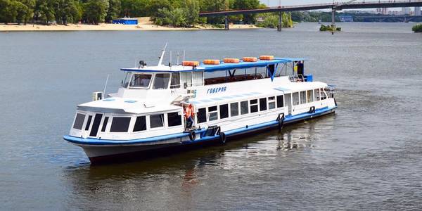 Київський річковий порт запускає вечірній рейс на Оболонь
