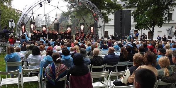 Романтична пропозиція та магія музики: як розпочався фестиваль Bouquet Kyiv Stage