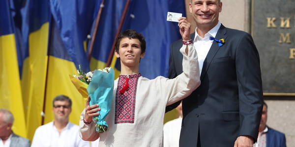 Кличко підняв прапор біля Київської міської ради