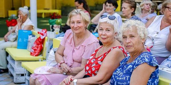 Киянам поважного віку організовують безкоштовні покази та заняття