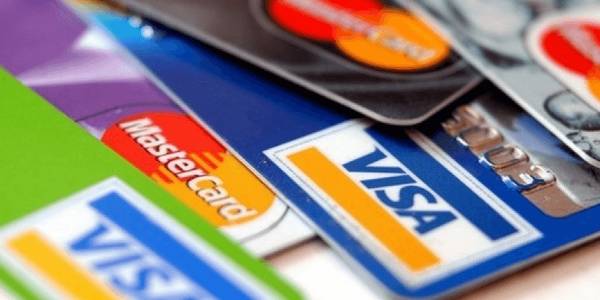Платіжних карток в Україні вже на 20 млн більше, ніж людей