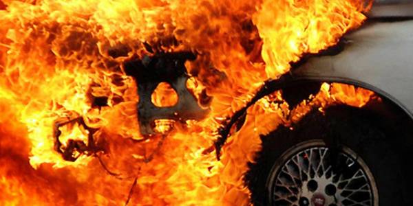 Неспокійний понеділок: столичні рятувальники тричі ліквідовували пожежі в автомобілях