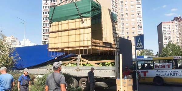 Клітки, павільйони та намет: що ще зникло з вулиць столиці за тиждень