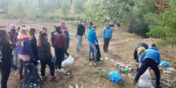 На Дарниці прибрали сміття біля озера «Качине»