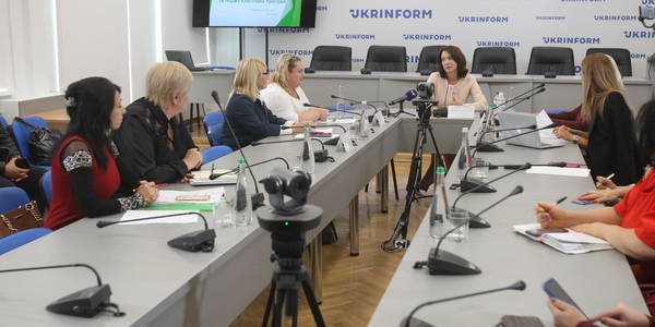 Як гендерний паспорт вплине на якість життя і оплату праці киян