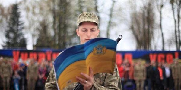 Служба в українській армії: почесна місія чи покарання