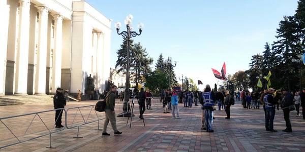«Євробляхери» під Верховною Радою: проїзд вулицею Грушевського вільний