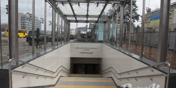 Переходи на Святошині досі ремонтують