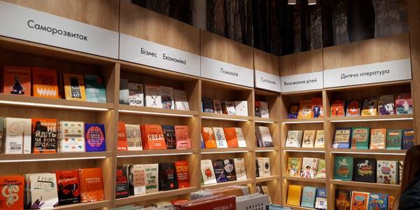 На Майдані Незалежності відкрилася книгарня бестселерів