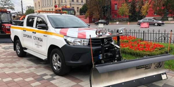 Київавтодор переобладнав два легкові автомобілі для боротьби зі снігом