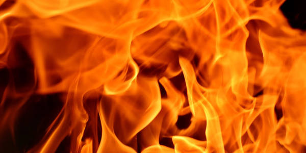 У Голосієві двоє чоловіків ледь не згоріли у будівлі кооперативу 