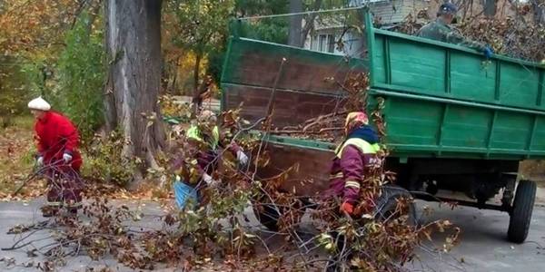 Жителям Подолу радять контролювати утримання будинків та територій: що робити