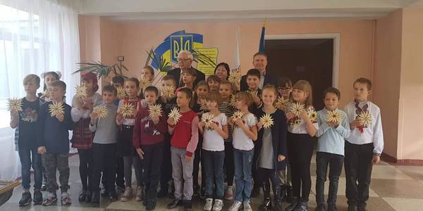 До Дня захисника України влаштували творчий вечір у школі Дніпровського району