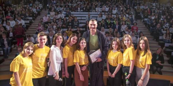 Учасники дитячо-юнацького форуму поспілкувалися з мером Києва Віталієм Кличком