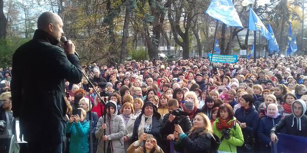 Хоча б це не забрали: освітяни передали вимоги народним депутатам