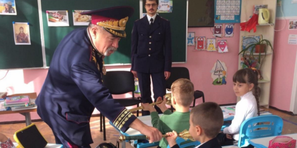 Потримали булаву: нащадок Сагайдачного зачарував столичних школярів