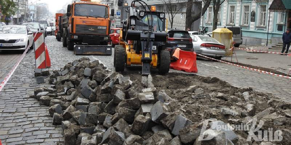 На вулиці Володимирській перекрили рух: що відбувається