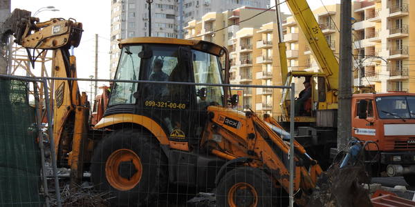 Як ремонтують міст біля авіаційного університету в Києві