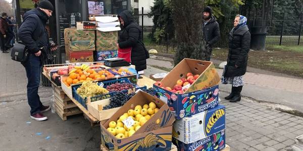 На Печерську розігнали торговців, що окупували підходи до метро