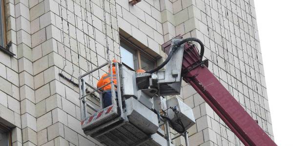Мерію на Хрещатику почали прикрашати до свят