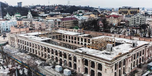 Без вікон і даху: як перезимує Гостинний двір