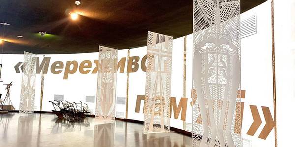 У столиці презентували історію Голодомору у витинанках
