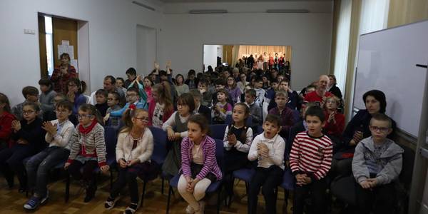 Юні журналісти показали виставу особливим дітям у Києві
