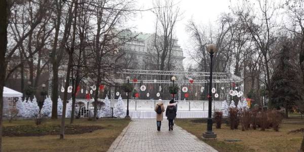 У парку Шевченка відкрилася безкоштовна ковзанка