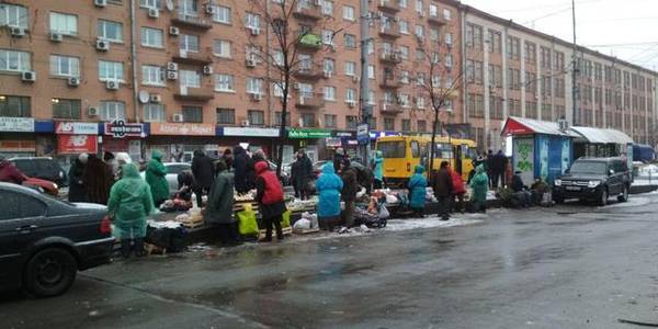 З понеділка у столиці ганятимуть незаконну торгівлю і продавців ялинок