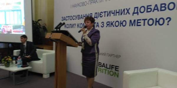Як правильно харчуватись: у Києві розповіли про дієтичні добавки