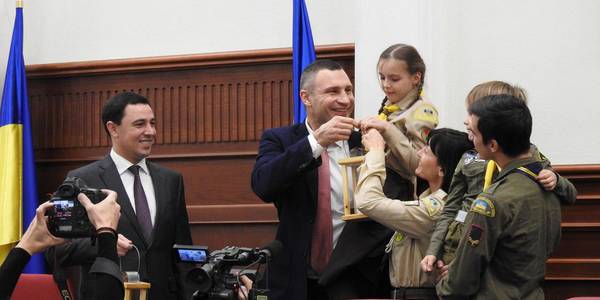 Завдяки «Пласту» у Київраді запалав Вифлеємський вогонь Миру