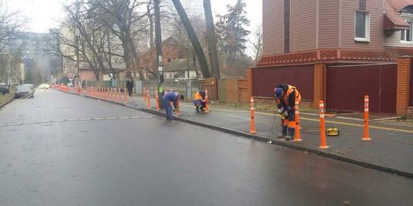 У столиці звільнили спеціальний тротуар від автомобілів
