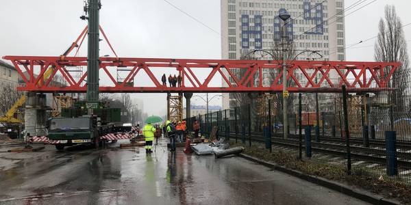 На пішохідний міст у Києві можна буде піднятися на ліфтах