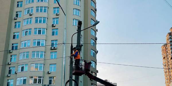 У Дарницькому районі встановили нове освітлення на найдовшій вулиці