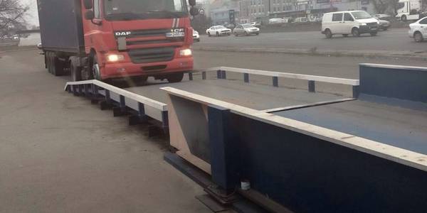 Як зупинити вантажівки: під Києвом не вистачає фахівців для зважування автомобілів