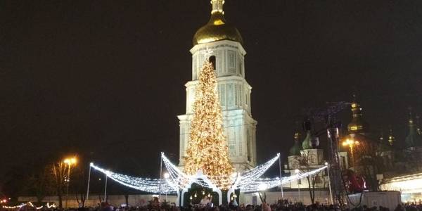 Сьогодні перекрили рух на вулицях у центрі Києва