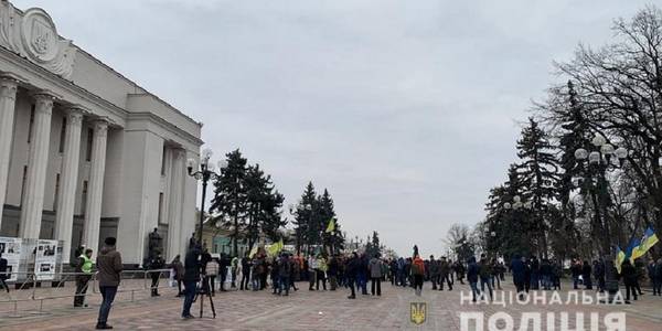 Вулицю Грушевського перекрили через мітинг: поліція посилила заходи безпеки