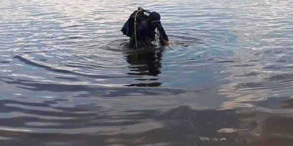 У Києві з озера дістали тіло чоловіка