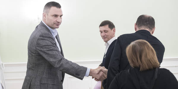 Віталій Кличко зустрівся з родинами Героїв Небесної сотні