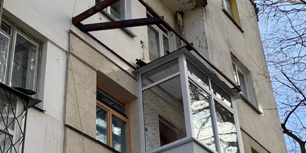 На будинку прокурорів ліплять балкони: що скаже поліція Києва