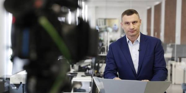 Запобігти інфекційному вибуху: Кличко розповів про тестування на вірус, роботу ліфтів та погане повітря