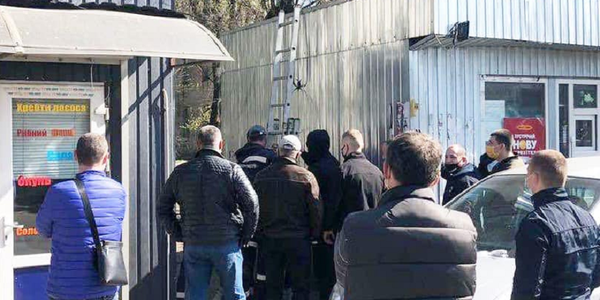Власники незаконних «наливайок» у Києві влаштували сутички