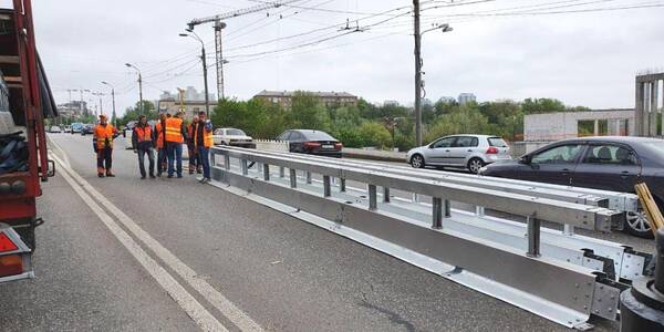 Либідську площу у Києві огородили від аварій