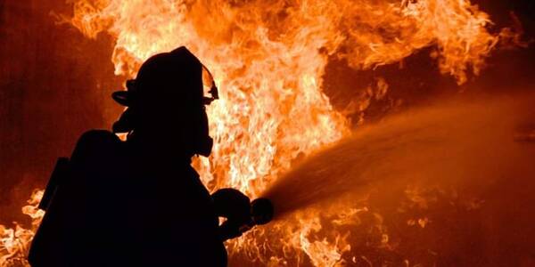 У Дніпровському районі загорівся магазин
