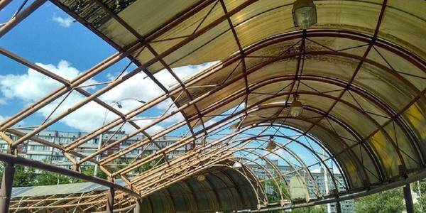 На столичному Виноградарі змінили аварійне накриття підземного переходу
