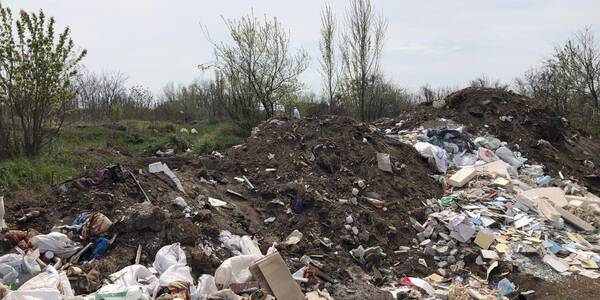 У Києві та Одесі провели обшуки у справі забруднення лісів медичними відходами