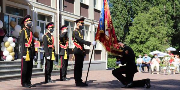 У київському ліцеї вперше в Україні видали електронні свідоцтва про базову середню освіту