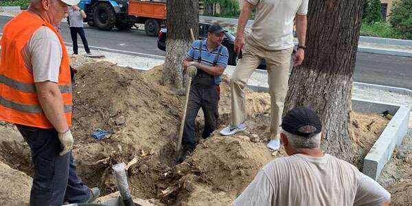 У центрі столиці оновлюють історичну вулицю