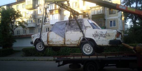 У Києві прибрали «мотлох на колесах»